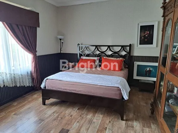 image RUMAH ELEGAN&NYAMAN DI BANDUNG, BANGUNAN 4,5 LANTAI, SPLIT LEVEL (3)