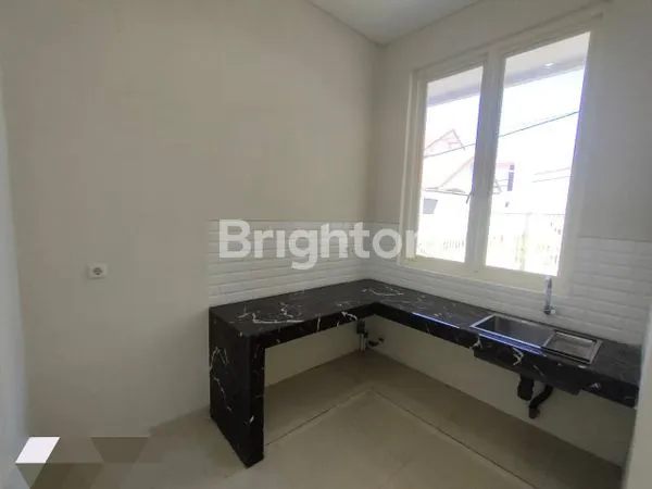 image RUMAH 2 LANTAI DEKAT  RAYA JEMUSARI AHMAD YANI KUTISARI RUNGKUT INDUSTRI RAYA TENGGILIS (5)