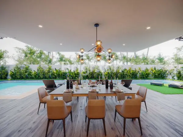 image FOR SALE: MODERN LUXURY 4-BEDROOM VILLA – WALKING DISTANCE TO BATU BOLONG BEACH, CANGGU (7)