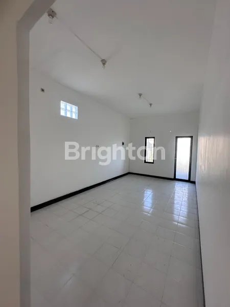 image RUKO 2 LANTAI DI JALAN RAYA PETEMON KALI GUBENG SURABAYA  (7)