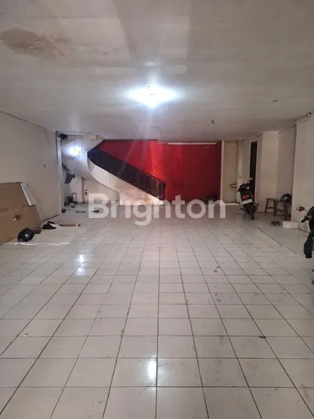 image RUKO 3 LANTAI TEPI JALAN RAYA RAMAI DI TENGAH KOTA SOLO \N( AREA PERTOKOAN, PERDAGANGAN & KULINER ) DEKAT JALAN RAYA SLAMET RIYADI (2)