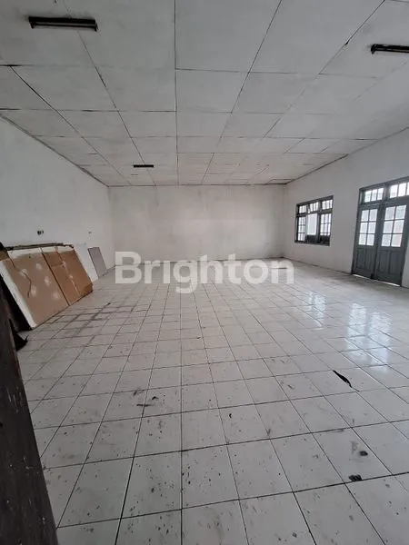 image RUKO 3 LANTAI TEPI JALAN RAYA RAMAI DI TENGAH KOTA SOLO \N( AREA PERTOKOAN, PERDAGANGAN & KULINER ) DEKAT JALAN RAYA SLAMET RIYADI (6)