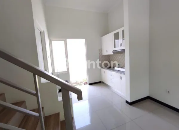 image RUMAH BARU GRESS MINIMALIS 2 LANTAI DI RAYA PANDUGO PERUMAHAN VILLA EDELWEIS HANYA 500 METER DARI MERR (3)