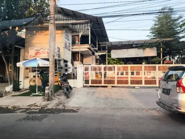 DISEWAKAN RUMAH USAHA RAYA KETINTANG MADYA
