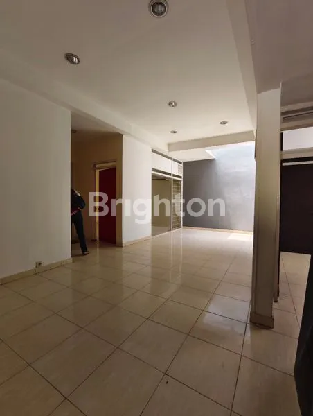 image RUMAH SEWA TOMANG MAS ROW JALAN 2 MOBIL LUAS (6)