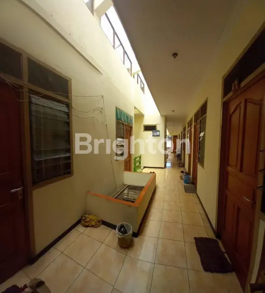 image RUMAH KOS AKTIF SIWALANKERTO DEKAT PETRA, FURNISHED, FULL PENGHUNI, COCOK PASSIVE INCOME, PADAT PENDUDUK (7)