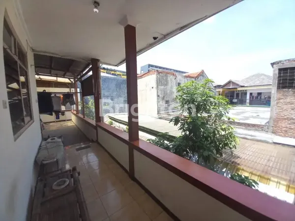 image RUMAH KOS AKTIF SIWALANKERTO DEKAT PETRA, FURNISHED, FULL PENGHUNI, COCOK PASSIVE INCOME, PADAT PENDUDUK (8)