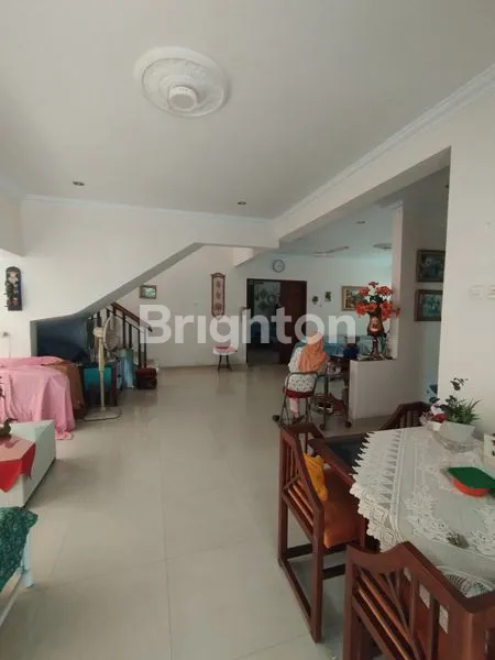 image DI JUAL CEPAT RUMAH 2 LANTAI POSISI HOOK DI JANUR INDAH KELAPA GADING. RAPI TERAWAT DAN SIAP HUNI. (5)