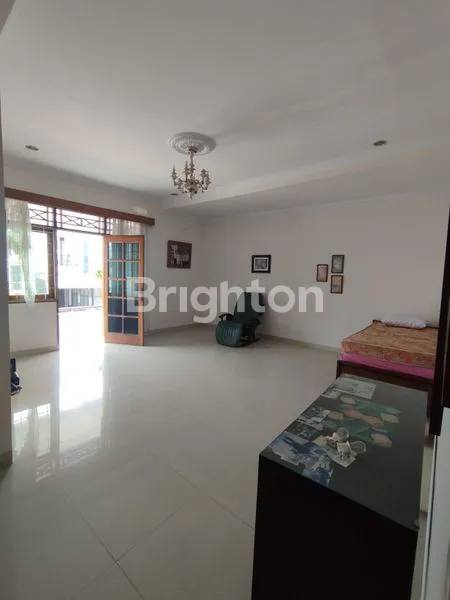 image DI JUAL CEPAT RUMAH 2 LANTAI POSISI HOOK DI JANUR INDAH KELAPA GADING. RAPI TERAWAT DAN SIAP HUNI. (6)