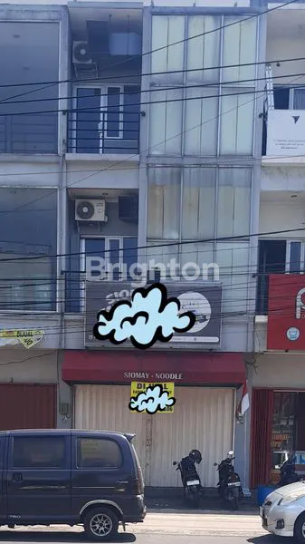 RUKO 3 LANTAI DI JALAN MOCH SUYUDI. SANGAT DEKAT DENGAN  JL. MH. THAMRIN. 10 MENIT KE PARAGGON MALL. 15 MENIT KE DP MALL. 10 MENIT KE SIMPANG LIMA. TEPAT DI TENGAH KOTA SEMARANG