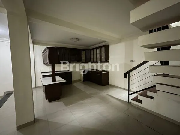 image RUMAH JL PORONG RAYA DARMO LOKASI STRATEGIS TENGAH KOTA  (5)