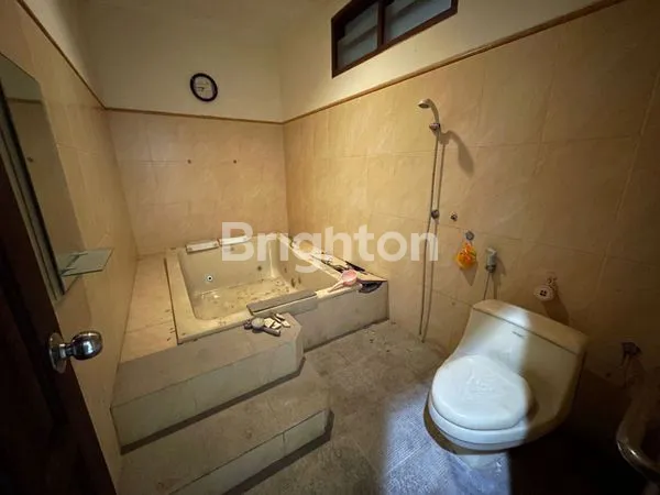 image RUMAH JL PORONG RAYA DARMO LOKASI STRATEGIS TENGAH KOTA COCOK UNTUK KANTOR MAUPUN TINGGAL PRIBADI  (8)