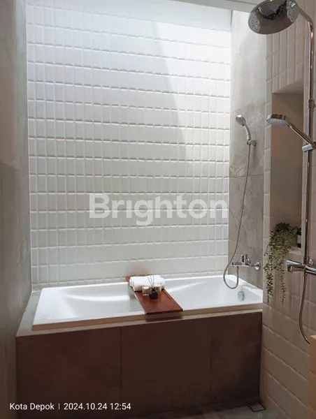 image RUMAH MEWAH 3 LANTAI + LIFT DI SHILA SAWANGAN (7)