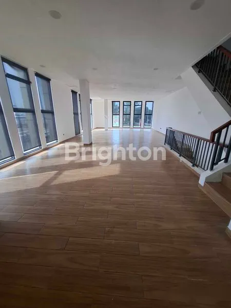 image RUKO 3 LANTAI HOEK DI DOWNTOWN MADISON (7)