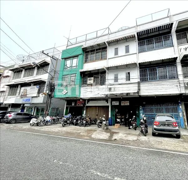 image  • RUKO BISNIS JL. JAPARIS / JL. RAHMADSYAH ( SEDERETAN BANK BCA ) - PANJANG 22,5 METER (1)