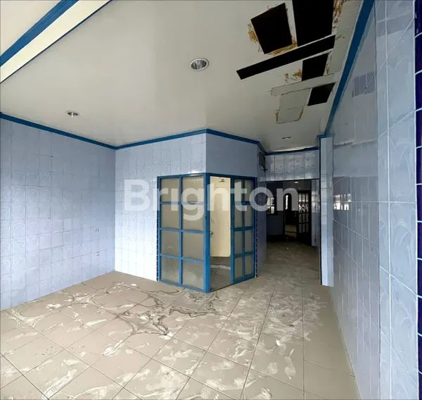 image  • RUKO BISNIS JL. JAPARIS / JL. RAHMADSYAH ( SEDERETAN BANK BCA ) - PANJANG 22,5 METER (5)