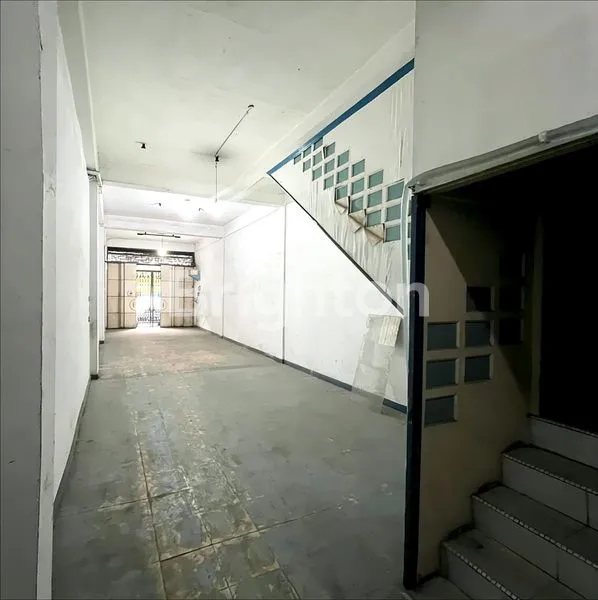 image  • RUKO BISNIS JL. JAPARIS / JL. RAHMADSYAH ( SEDERETAN BANK BCA ) - PANJANG 22,5 METER (6)