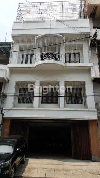 RUKO 3 LANTAI DI JALAN BONGKARAN SURABAYA