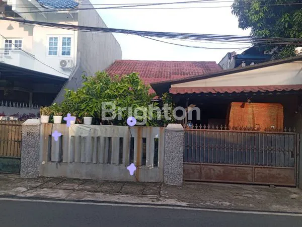 image RUMAH STRATEGIS DEKAT TOL & TRANSJAKARTA BISA UNTUK USAHA (1)