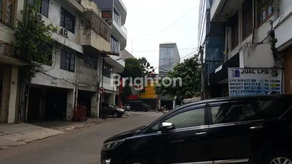 image RUKO 3 LANTAI DI JALAN BONGKARAN SURABAYA (3)