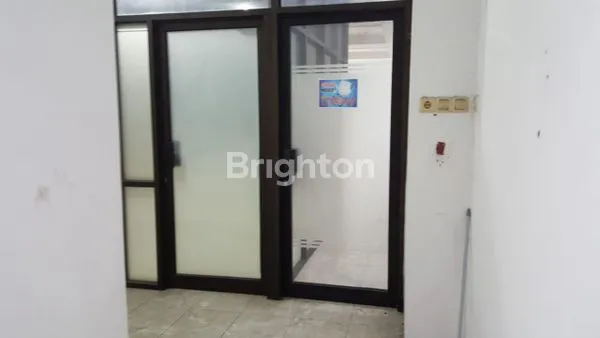 image RUKO 3 LANTAI DI JALAN BONGKARAN SURABAYA (7)