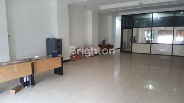 image RUKO 3 LANTAI DI JALAN BONGKARAN SURABAYA (5)