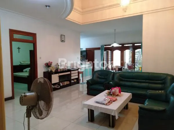 image RUMAH 2 LANTE PUSAT KOTA SBY MURAH SIAPHUNI. (2)