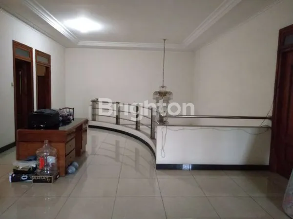 image RUMAH 2 LANTE PUSAT KOTA SBY MURAH SIAPHUNI. (5)