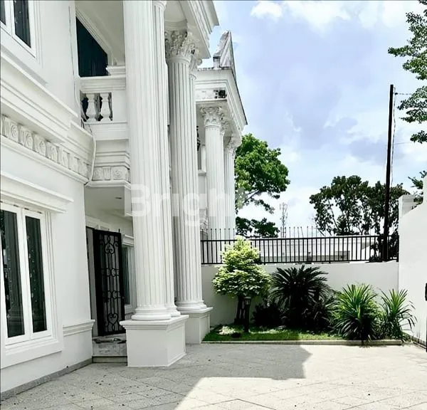 image JUAL/SEWA RUMAH POSISI HOOK DENGAN FASILITAS KOLAM RENANG SEMI FURNISHED KOMPLEK TASBIH 2 JL. RING ROAD  (3)