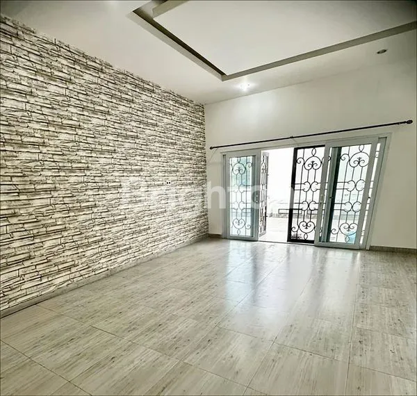 image JUAL/SEWA RUMAH POSISI HOOK DENGAN FASILITAS KOLAM RENANG SEMI FURNISHED KOMPLEK TASBIH 2 JL. RING ROAD  (5)