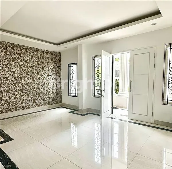 image JUAL/SEWA RUMAH POSISI HOOK DENGAN FASILITAS KOLAM RENANG SEMI FURNISHED KOMPLEK TASBIH 2 JL. RING ROAD  (4)