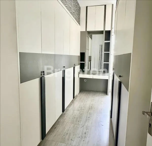 image JUAL / SEWA. KOMPLEK TASBIH 2. RING ROAD ( BELAKANG FOCAL POINT ) ADA KOLAM RENANG DALAM RUMAH. POSISI HOOK. LEBAR 17 METER (7)