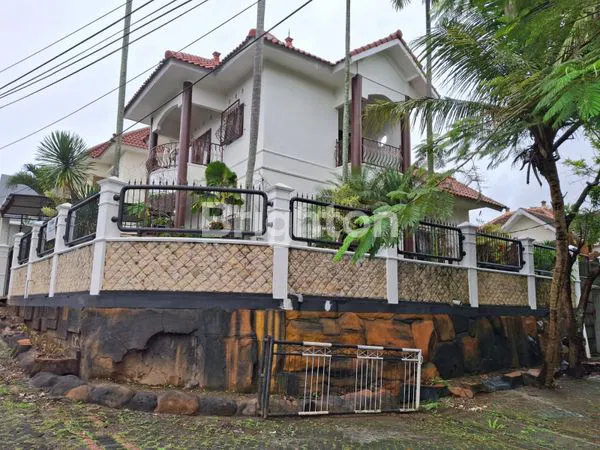 image RUMAH HOOK DI PERUMAHAN KARANGPLOSO (1)