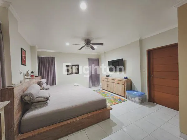 image RUMAH MEWAH 4 LANTAI DI CANGGU (7)