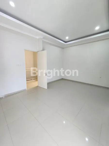 image DIJUAL RUMAH HOOK CANTIK 2 LANTAI – LOKASI STRATEGIS (3)