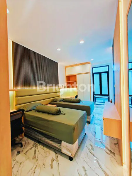 image RUMAH 3 LANTAI FURNISHED DI ARATHA CITY KEDOYA (1)