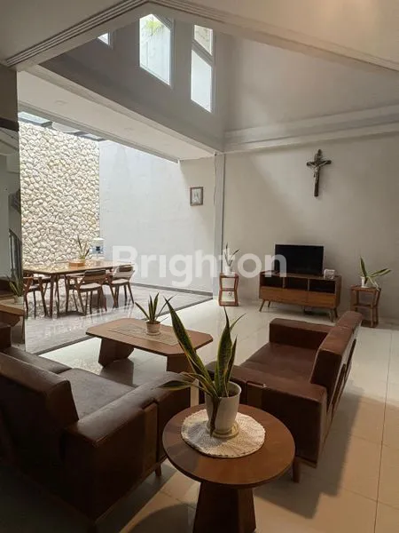 image RUMAH CANTIK MENARIK 3 LANTAI  SIAP HUNI PULO ASEM PRATAMA  LOKASI STRATEGIS, TENANG , AMAN DAN NYAMAN DI JAKARTA- TIMUR (7)