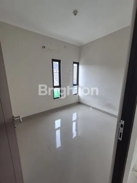 image RUMAH 2 LANTAI SMART HOME DI CLUSTER GRAHA SERPONG HIJAU – BISA TAKE OVER MURAH, LINGKUNGAN ASRI & BEBAS BANJIR! (8)