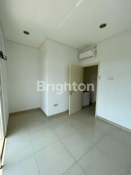 image RUMAH KATAMARAN INDAH  3 LANTAI DI PIK (8)