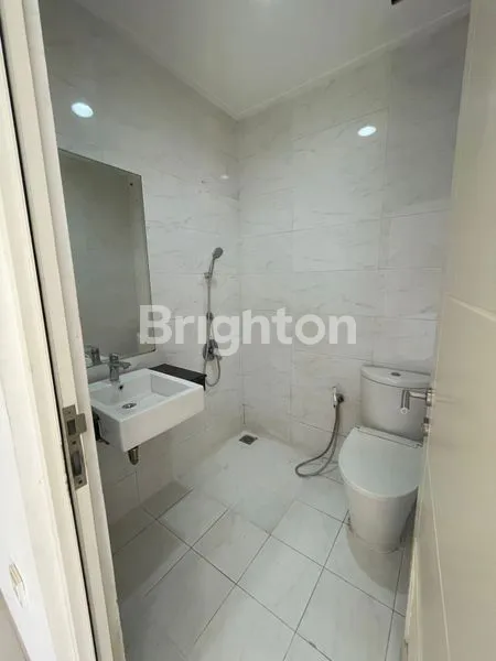 image RUMAH KATAMARAN INDAH  3 LANTAI DI PIK (3)