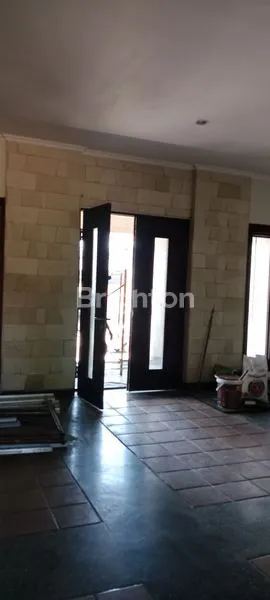 image RUKO 2,5 LANTAI 618 METER JIMBARAN, PARKIRAN LUAS (4)