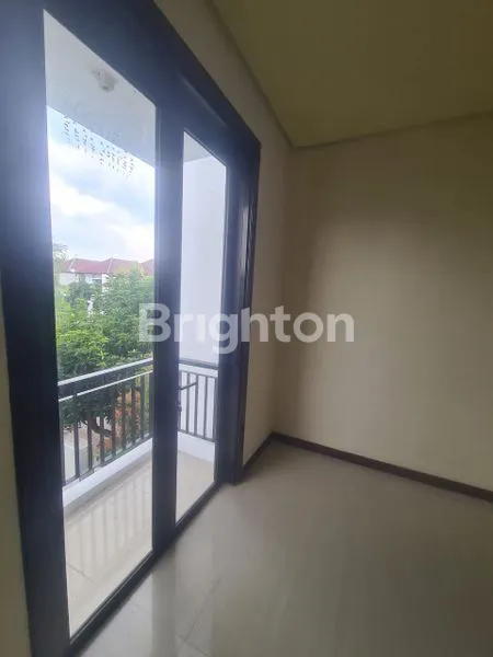 image RUMAH MEWAH 2 LANTAI, SIAP HUNI, TERAWAT LOKASI TENANG, AMAN, ASRI DEKAT PAKUWON CITY ITS UNAIR MERR GALAXY MALL MANYAR KERTOADI DHARMAHUSADA INDAH (6)