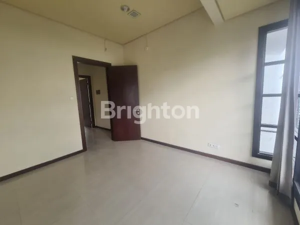 image RUMAH MEWAH 2 LANTAI, SIAP HUNI, TERAWAT LOKASI TENANG, AMAN, ASRI DEKAT PAKUWON CITY ITS UNAIR MERR GALAXY MALL MANYAR KERTOADI DHARMAHUSADA INDAH (4)