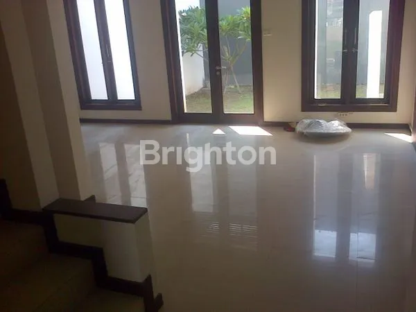 image RUMAH MEWAH 2 LANTAI, SIAP HUNI, TERAWAT LOKASI TENANG, AMAN, ASRI DEKAT PAKUWON CITY ITS UNAIR MERR GALAXY MALL MANYAR KERTOADI DHARMAHUSADA INDAH (7)