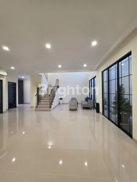 image RUMAH MEWAH 4+1 KT DI SUMMARECON SERPONG (3)
