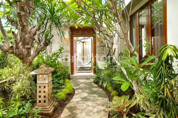 image DIJUAL VILLA MEWAH MODERN DI TAMAN GRIYA, JIMBARAN – LOKASI STRATEGIS & SIAP HUNI (5)