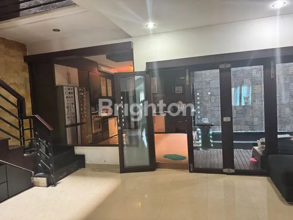 image RUMAH 5KT SEMI FURNISHED DI CEMARA HIJAU (4)