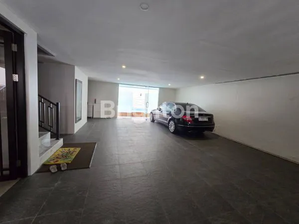 image RUMAH CITRALAND DENGAN KOLAM RENANG (2)