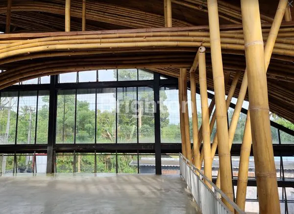 image GEDUNG EX TOKO OLEH OLEH DI TABANAN (1)