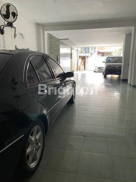 image DISEWAKAN RUMAH 3 LANTAI DI KEMANG - IDEAL UNTUK KANTOR, RUANG MEETING,PARKIR LUAS (1)